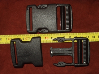 Spona plastová trojzubec 4cm