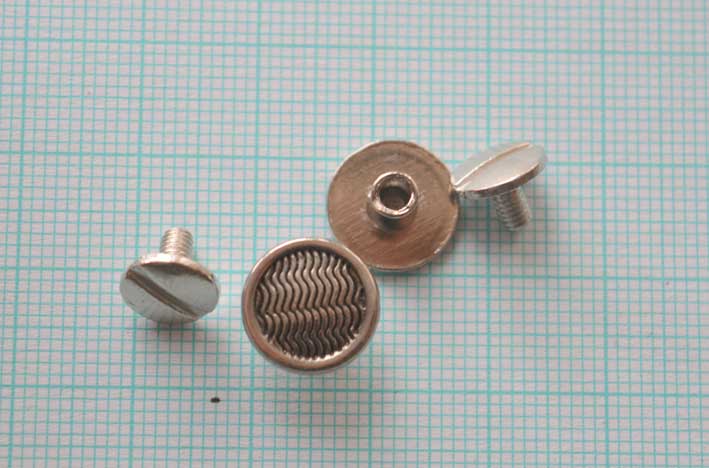 Šroubek na opasky nikl - ozdobný